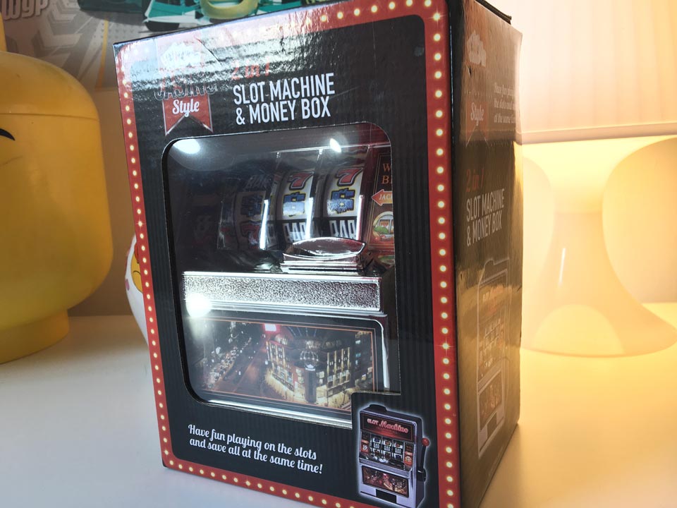 2 in 1 slot machine and money box in its box