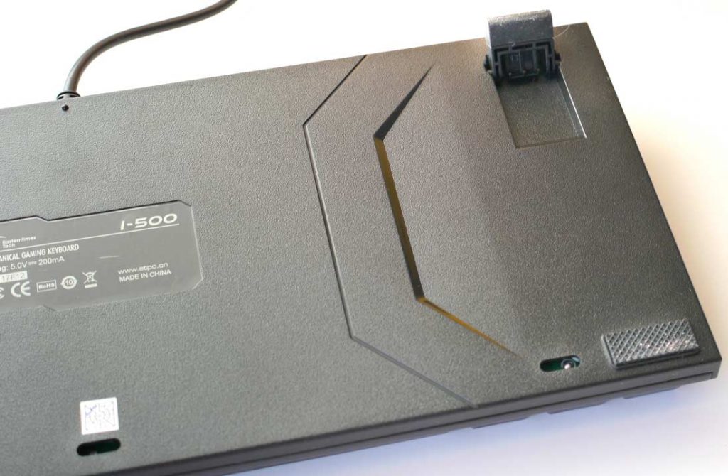 Mechanical Keyboard Feet and Holes